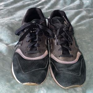 Womens New Balance 997.5 Tennis Shoes